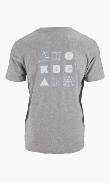 KSC T-Shirt, Grau, 100% organic Cotton (Baumwolle), Dezentes KSC‑Logo auf der Brust, Großer Würfel‑Print auf der Rückseite, Grafische Icons und „KSC“-Lettering im Quadrat‑Design