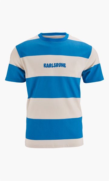 KSC T-Shirt, Blau-Weiß, 100% Bio-Baumwolle, Wavy-Kollektion, „KARLSRUHE“-Schriftzug in Wavy‑Typografie auf der Front, Streifendesign in Blau und Weiß, Rundhalsausschnitt