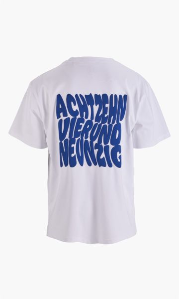 KSC T-Shirt, Weiß, 100% Bio-Baumwolle, Wavy-Kollektion, „KSC“-Buchstaben auf der Vorderseite, Großflächiger Rückenprint „ACHTZEHN VIERUND NEUNZIG“ im Wavy‑Design, Rundhalsausschnitt