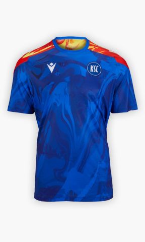 KSC Aufwärmshirt 25-26, Blau, 100% Polyester, Dynamisches Allover-Muster in Feueroptik in verschiedenen Blautönen, Schulterbereich mit auffälliger Flammenstruktur in Orange-Gelb, KSC-Logo, Meine Heimat Schriftzug im Nacken, Karlsruher SC Flock