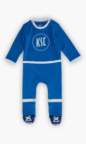 KSC Babybody, Blau-Weiß, 100 % Baumwolle, großes KSC-Logo auf der Vorderseite, Schriftzug Karlsruher Sport-Club auf der Rückseite, Druckknöpfe an den Beinen und am Hals, Füßchen im Sportschuh-Design