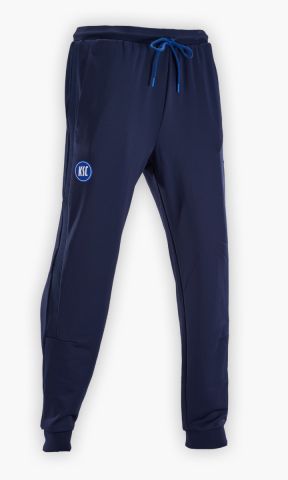 KSC Jogginghose, Navyblau, 95 % Polyester, 5 % Elasthan, elastischer Bund mit Kordelzug, Seitentaschen, Bündchen an Beinabschlüssen, KSC-Logo
