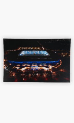KSC Leinwand LED, Blau-Weiß, 100% Canvas, 60 x 40 x 2 cm, Hochwertiger Leinwanddruck mit beeindruckender Nachtaufnahme, Integrierte LED‑Beleuchtung für stimmungsvolle Effekte, Detailreiches Motiv des beleuchteten BBBank Wildpark, Schalter um das Licht an 