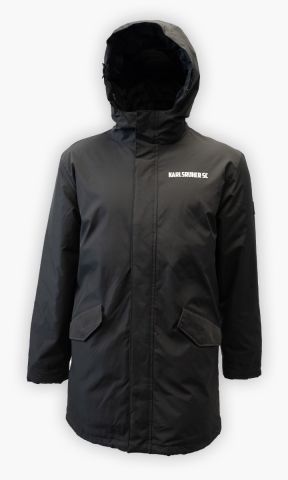 KSC Parka, Schwarz, 100% Polyester, Wasserabweisendes Außenmaterial, mit Kapuze, Praktische Fronttaschen mit Pattenverschluss, Dezenter „Karlsruher SC“-Schriftzug auf der Brust, mit Innenfutter