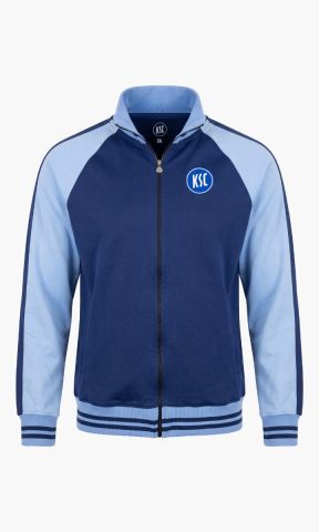 KSC Retrojacke, Navyblau-Hellblau, 65 % Baumwolle aus Biologischer herkunft, 35 % Polyester, R&uuml;ckseite mit gestickten &bdquo;Karlsruher Sport-Club&ldquo; Schriftzug, Gesticktes KSC-Logo, Stehkragen und Rei&szlig;verschluss, Elastische B&uuml;ndchen und Saum mit Streifen-Design