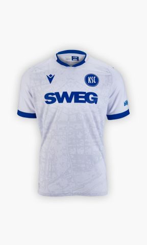 KSC Trikot Auswärts 25-26 Kids, Weiß, 100% Polyester, Stadtplan von Karlsruhe, blaue Akzente an Kragen und Ärmel, KSC-Logo, Fidelitas-Wappen, Zeilen aus dem Lied Für immer KSC, Rückennummer im Retro-Stil