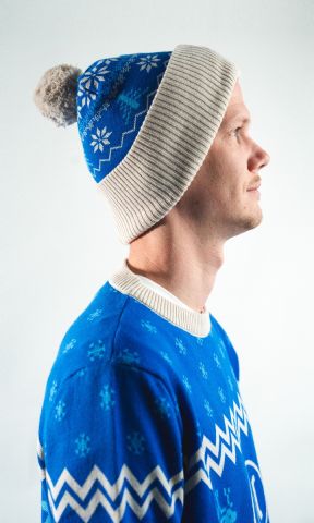KSC Beanie, Blau-Weiß, 100 % Bio-Baumwolle, X-Mas Kollektion 2025, Weihnachtliches Muster mit Rentieren, Schneeflocken und Tannen