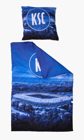 KSC Bettwäsche, Blau-Weiß, Decke: 135 x 200 cm, Kissen: 80 x 80 cm, 100% Polyester, Detailreicher BBBank Wildpark‑Print, Großes KSC‑Logo auf Kissen und Decke, Weiche, angenehme Stoffqualität, Hochwertiger Druck mit klaren Konturen und kräftigen FarbenKSC 