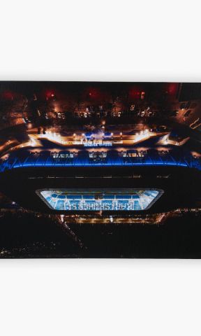 KSC Leinwand LED, Blau-Weiß, 100% Canvas, 60 x 40 x 2 cm, Hochwertiger Leinwanddruck mit beeindruckender Nachtaufnahme, Integrierte LED‑Beleuchtung für stimmungsvolle Effekte, Detailreiches Motiv des beleuchteten BBBank Wildpark, Schalter um das Licht an 