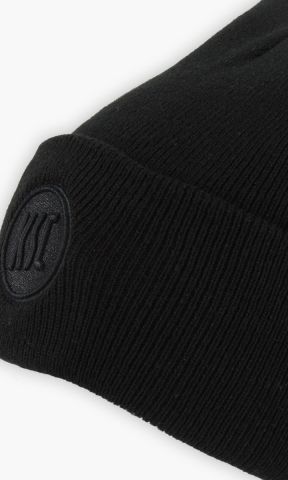 KSC Mütze 47, Schwarz, 100 % Polyester, KSC-Logo-Emblem Ton-in-Ton auf der Vorderseite, Umschlagrand