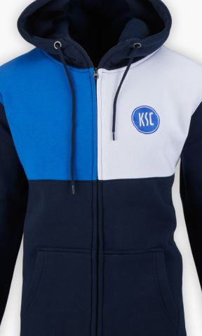 KSC Sweatjacke, Dunkelblau, Hellblau, Weiß, 60 % Baumwolle, 40 % Polyester, dreifarbig, Kapuze mit Kordelzug, zwei Frontaschen, Reisverschluss, gesticktes KSC-Logo