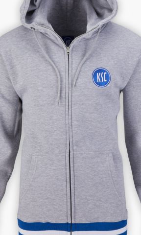 KSC Sweatjacke, Grau, 60 % Baumwolle, 40 % Polyester, KSC-Logo auf der Brust, Durchgehender Reißverschluss, Kapuze mit Kordelzug, Bündchen in Blau-Weiß an Saum und Ärmeln