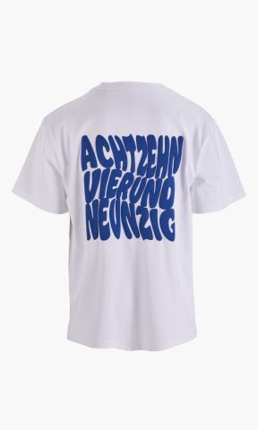 KSC T-Shirt, Weiß, 100% Bio-Baumwolle, Wavy-Kollektion, „KSC“-Buchstaben auf der Vorderseite, Großflächiger Rückenprint „ACHTZEHN VIERUND NEUNZIG“ im Wavy‑Design, Rundhalsausschnitt