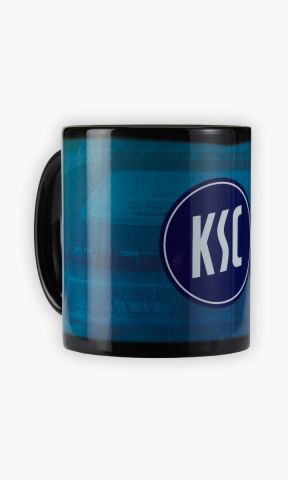 KSC Tasse, Schwarz, 100% Keramik, Keramiktasse mit Wärmeeffekt, Verstecktes Stadion-Motiv in Blau: BBBank Wildpark, KSC-Logo ist immer sichtbar