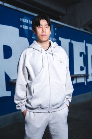 KSC Sweatjacke, Naturfarben, 80% Baumwolle, 20% Polyester, Dezentes KSC‑Logo auf der Brust, Durchgehender Front‑Reißverschluss, Verstellbare Kapuze mit Kordeln, Breite Bündchen und Eingrifftaschen für hohen Komfort