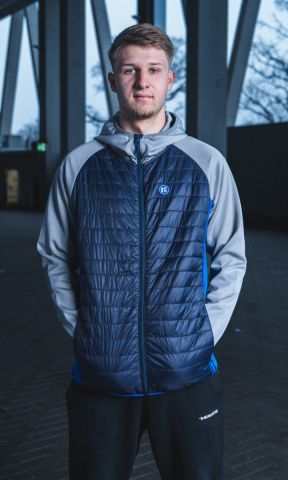KSC Hybridjacke, Ärmel: 93 % Polyester aus recycelten Materialien, Futterstoff: 7 % Elastan, Kombination aus Softshell und wattierter Steppjacke, Ärmel, Seiten und Kapuze aus elastischem Softshell‑Material, Vorder- und Rückseite warm gefüttert