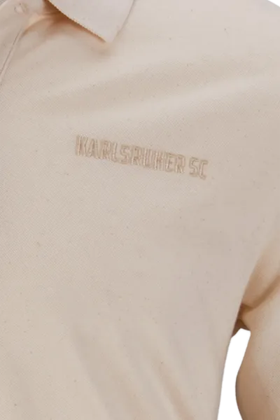 KSC Poloshirt, Cremefarben, 100 % Baumwolle, forever #10 - Wanitzek-Kollektion, Gestickter „Karlsruher SC“-Schriftzug Ton-in-Ton, Eingestickte Unterschrift von Marvin Wanitzek