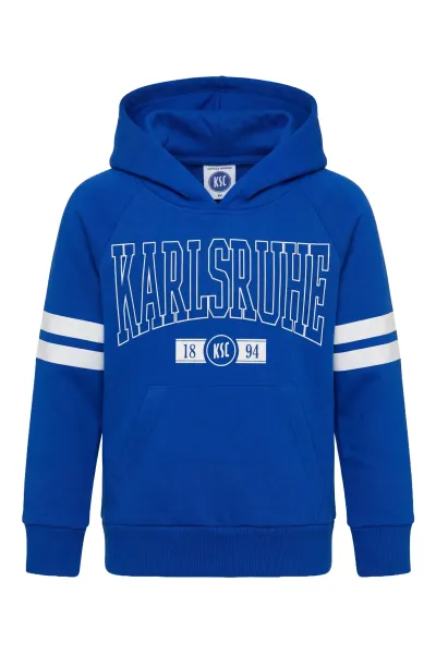 KSC Hoodie Kids, Royalblau, 65 % Baumwolle, 35 % Polyester, Großer „KARLSRUHE“-Schriftzug in Weiß auf der Vorderseite, KSC-Logo mit „1894“-Details, Kapuze und Kängurutasche, Rippbündchen an Ärmeln und Saum
