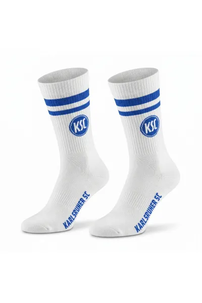KSC Socken, Weiß-Navyblau, 80 % Baumwolle, 17 % Polyamid, 3 % Elasthan, Rippbündchen, Navyblaue Streifen, KSC-Logo, Kalrsruher SC Schriftzug unter der Ferse
