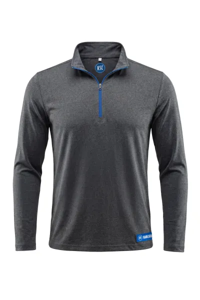 KSC Longsleeve, anthrazit, 100% Recyceltes Polyester Interlock, Funktionsmaterial in Melange‑Optik, 1/4‑Zip mit blauem Reißverschluss, KSC‑Logo in der Innenseite vom Nacken, KSC-Logo‑Patch am rechten Ärmel