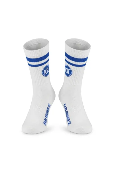 KSC Socken, Weiß-Navyblau, 80 % Baumwolle, 17 % Polyamid, 3 % Elasthan, Rippbündchen, Navyblaue Streifen, KSC-Logo, Kalrsruher SC Schriftzug unter der Ferse